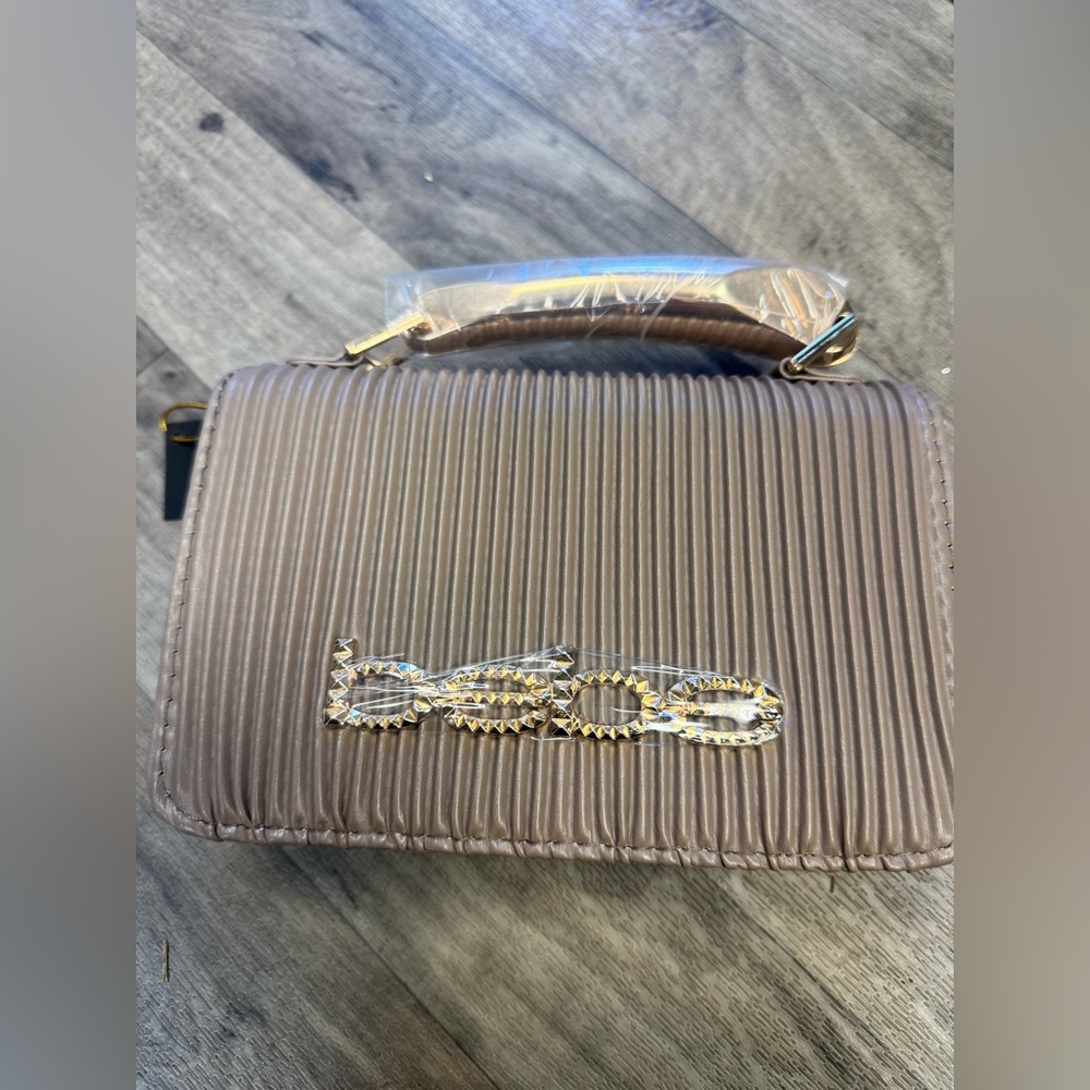 NWT‎ Bebe LT TAUPE RAELYNN METAL HANDLE CROSSBODY  E02-4470 MSRP $89